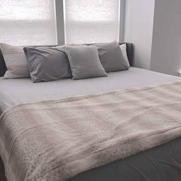 RACHEL Rachel Roy Bedding 66x93 Nwt Rachel Roy Faux Fur Large